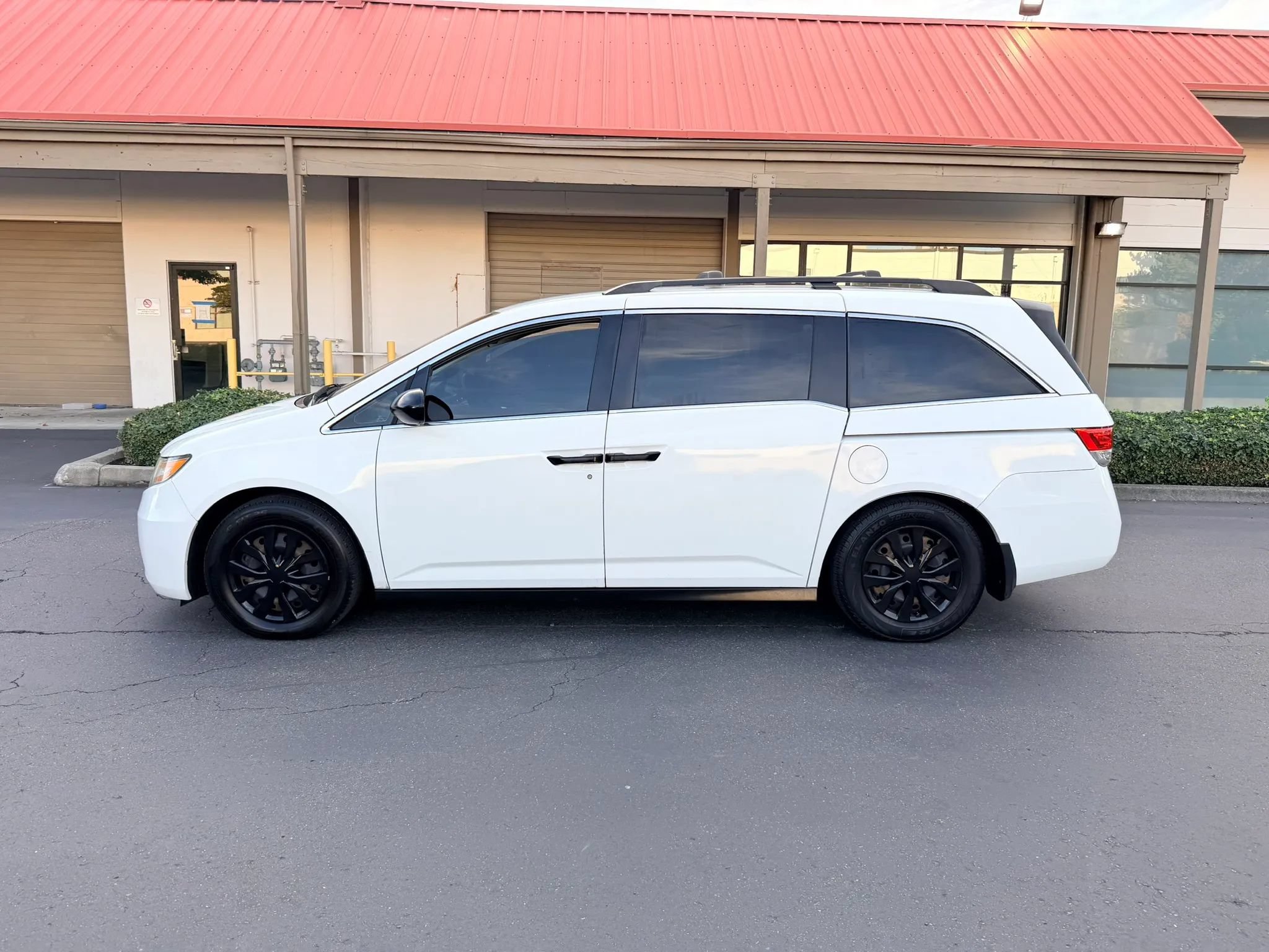 Used 2014 Honda Odyssey LX image 2