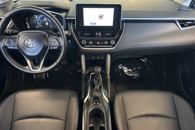 Certified 2025 Toyota Corolla Cross XLE FWD image 17