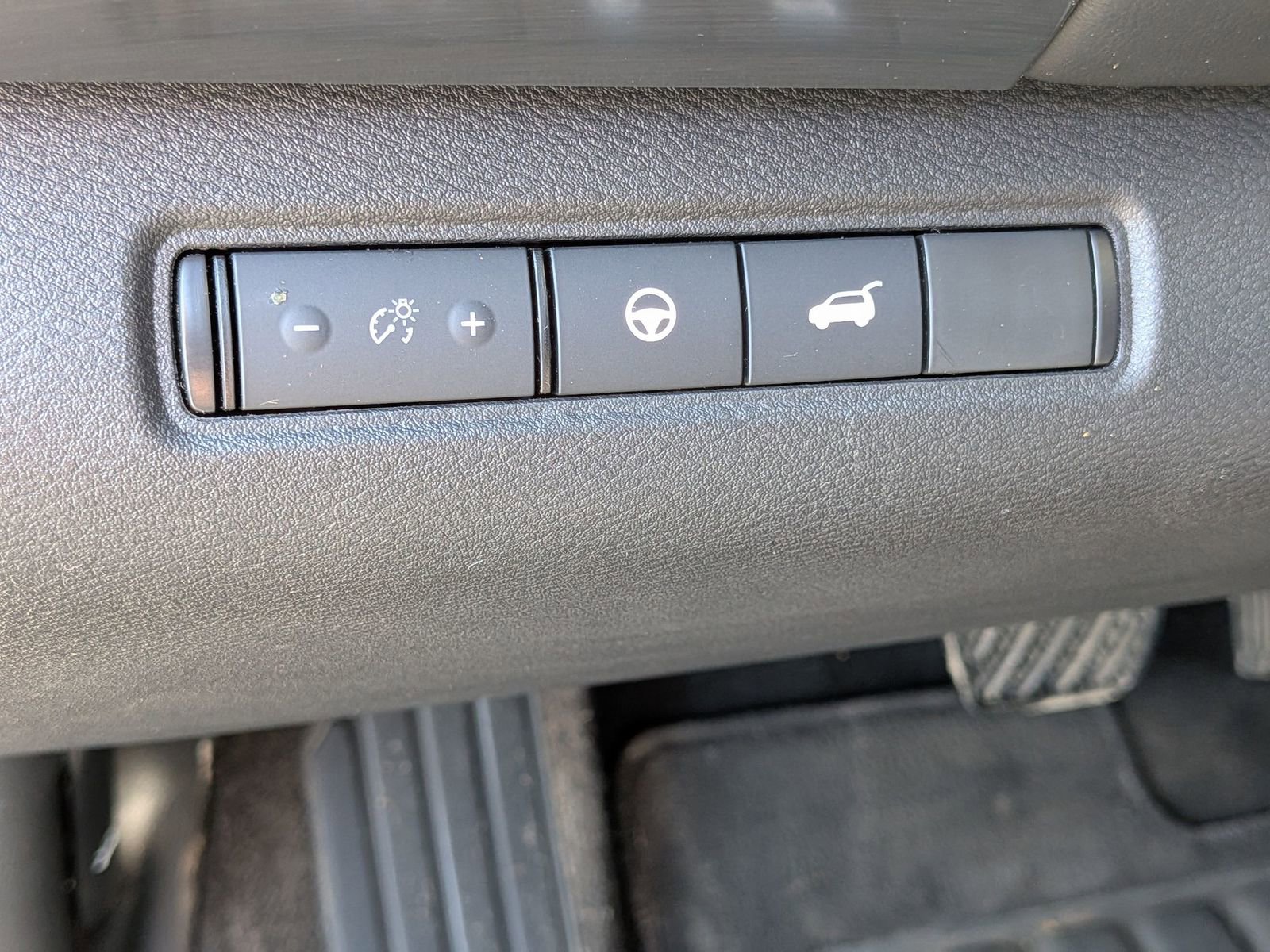Used 2024 Nissan Pathfinder SL AWD/4WD image 17