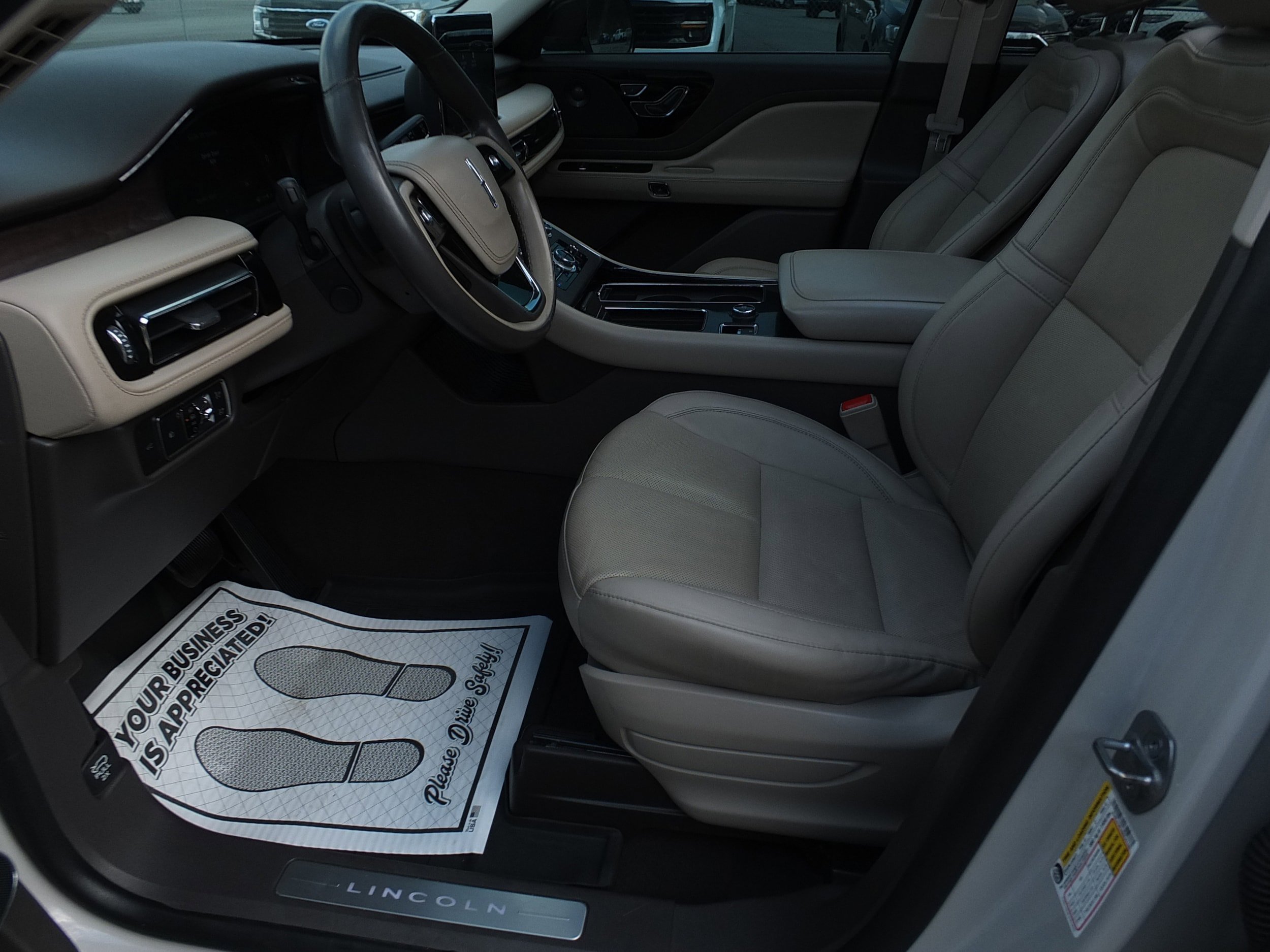 Used 2022 Lincoln Aviator Reserve w/ Equipment Group 201A image 12