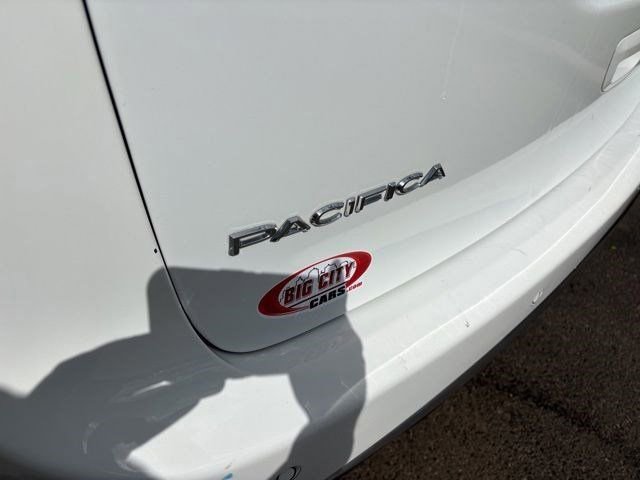 Used 2023 Chrysler Pacifica Touring FWD image 42
