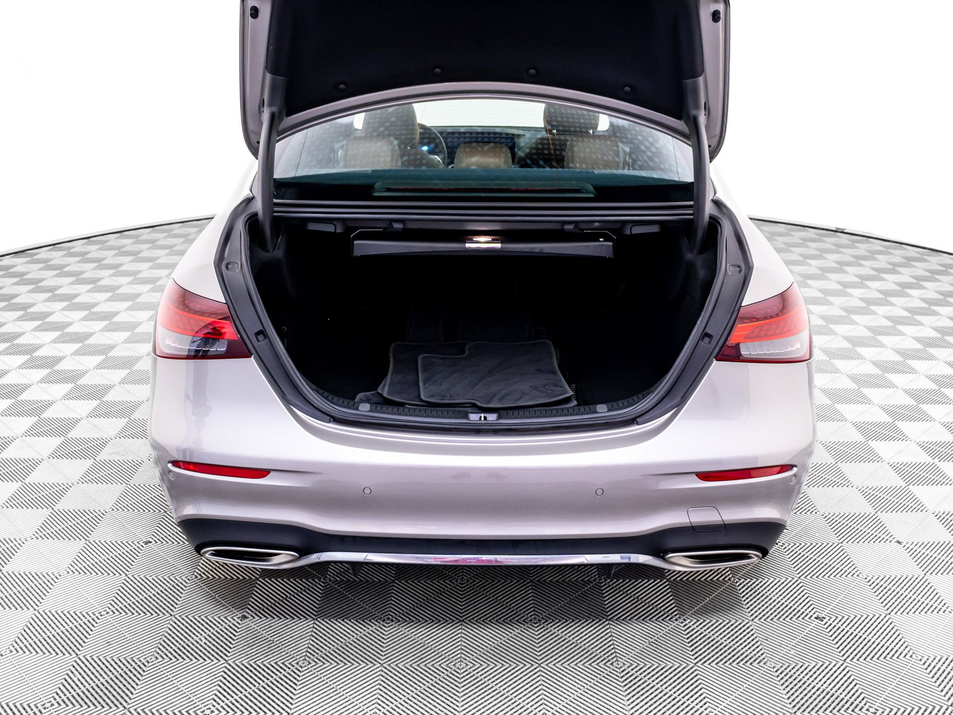 Used 2021 Mercedes-Benz E 350 4MATIC Sedan image 33