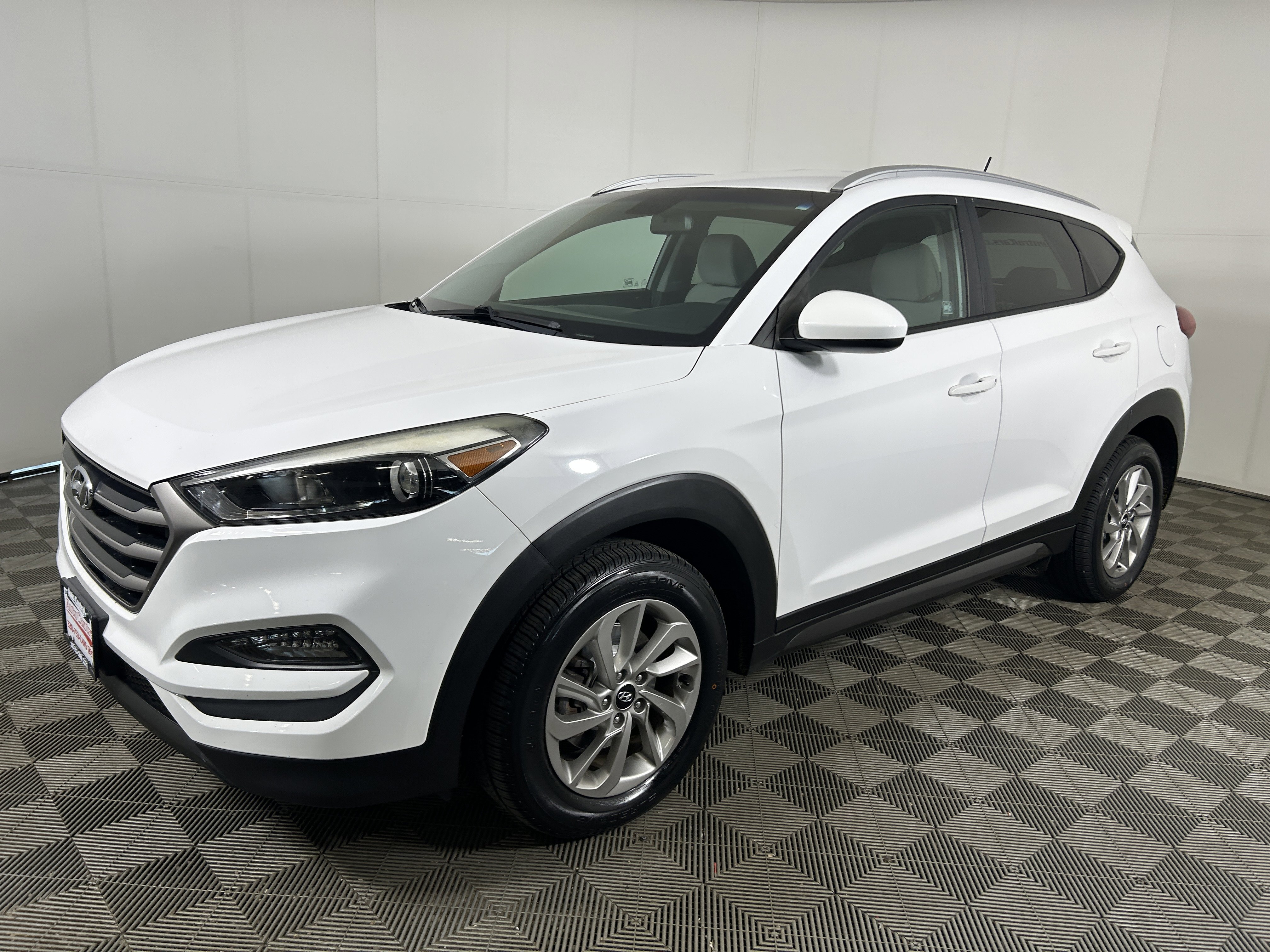 Used 2016 Hyundai Tucson SE w/ Option Group 02 AWD/4WD image 1