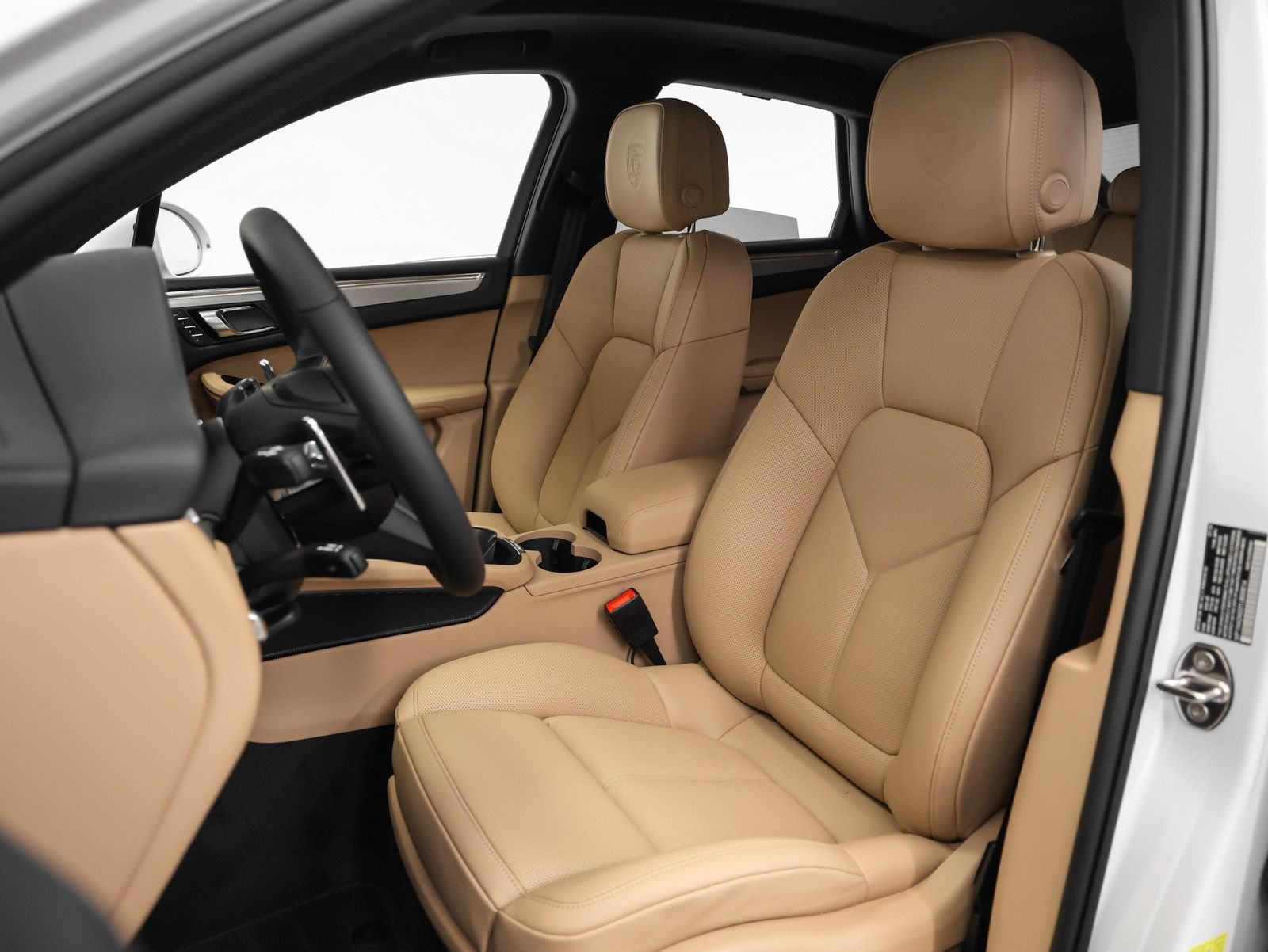 Certified 2026 Porsche Macan AWD/4WD image 5