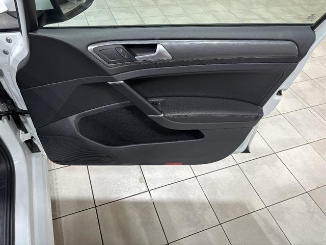 Used 2019 Volkswagen Golf SE image 22