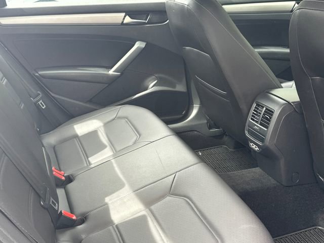 Used 2021 Volkswagen Passat 2.0T SE image 31