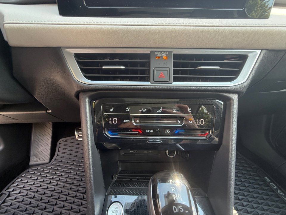 New 2025 Volkswagen Taos SEL image 18