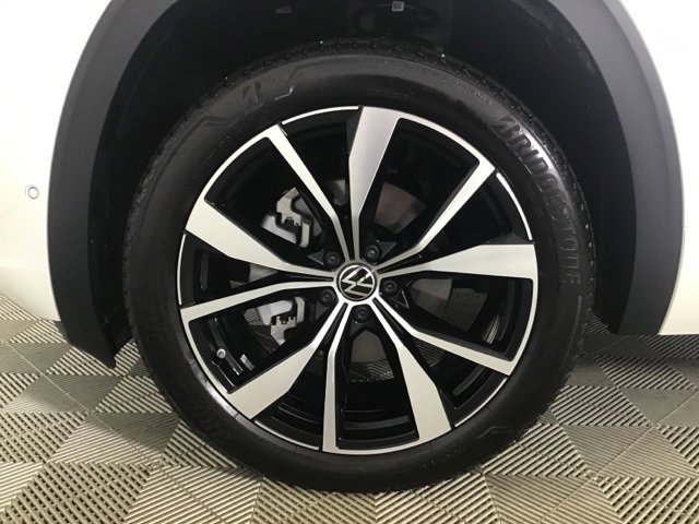 Used 2025 Volkswagen Atlas SEL Premium R-Line image 29