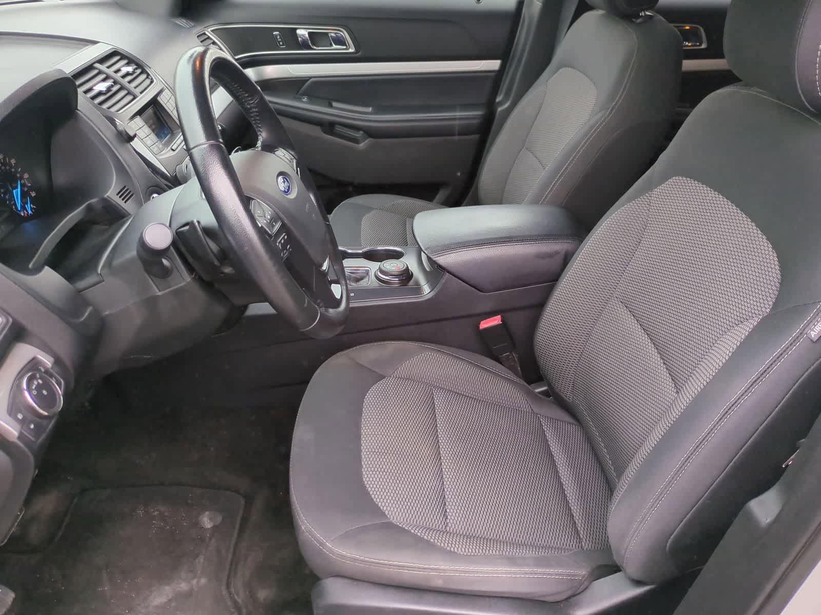 Used 2017 Ford Explorer XLT AWD/4WD image 16