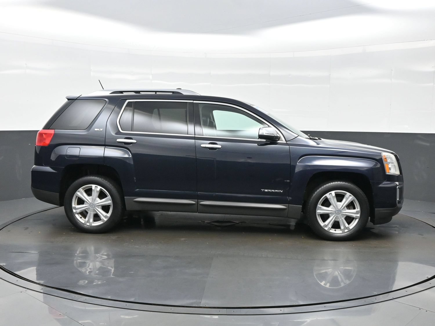 Used 2017 GMC Terrain SLT w/ Open Road Package AWD/4WD image 10
