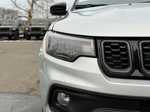 New 2026 Jeep Compass Latitude w/ Sun and Sound Group AWD/4WD image 9