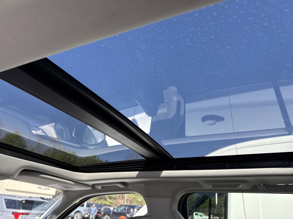 Used 2025 Ford Expedition Max Platinum image 17