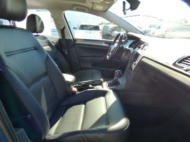 Used 2017 Volkswagen Golf SE image 10