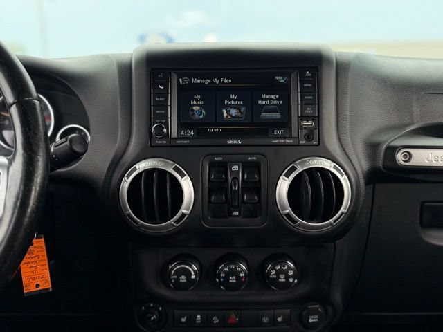Used 2016 Jeep Wrangler Unlimited Rubicon AWD/4WD image 25