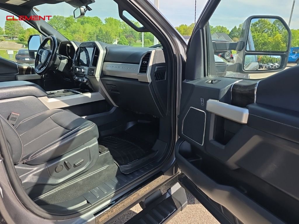 Used 2022 Ford F350 Lariat w/ Black Appearance Package AWD/4WD image 8
