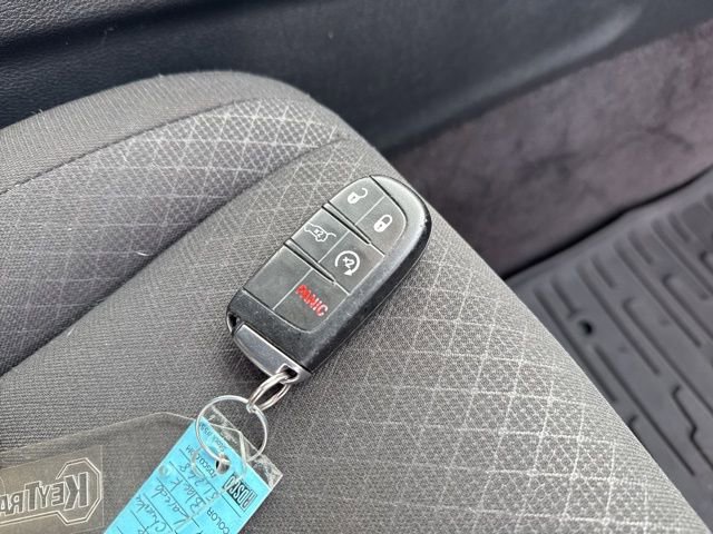 Used 2018 Jeep Grand Cherokee Laredo w/ Security & Convenience Group image 41