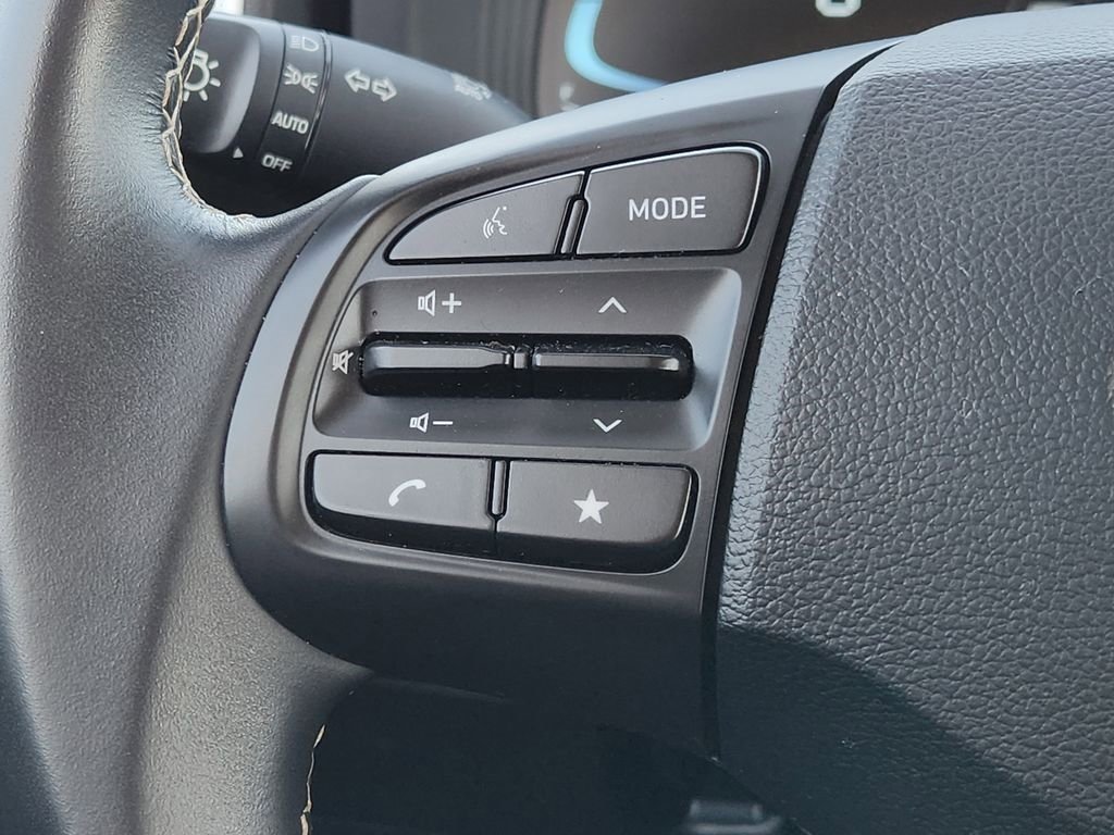 Used 2024 Hyundai Venue Limited image 27