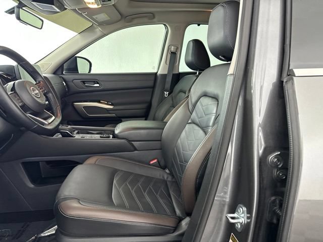 Certified 2025 Nissan Pathfinder Platinum AWD/4WD image 21