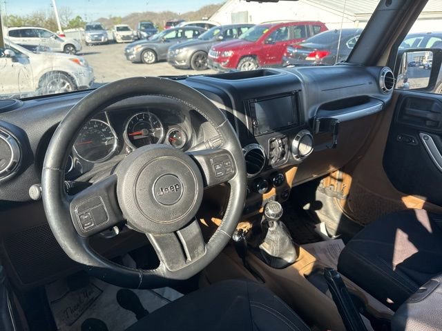Used 2015 Jeep Wrangler Unlimited Sahara AWD/4WD image 12
