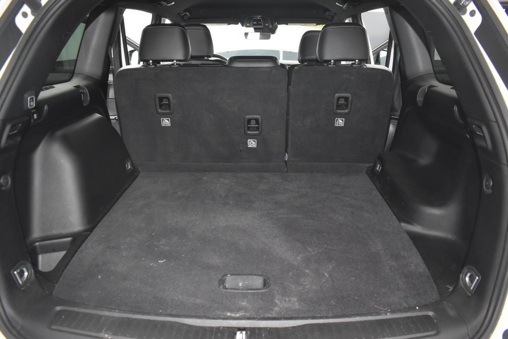 Used 2025 Jeep Grand Cherokee Altitude AWD/4WD image 23
