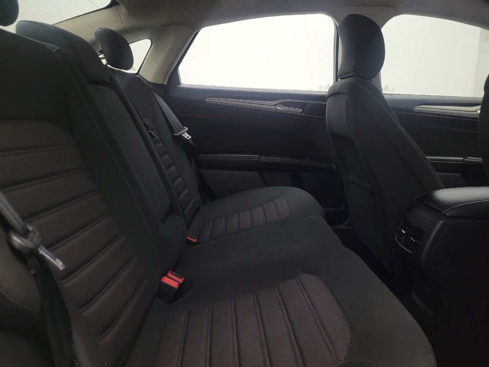 Used 2019 Ford Fusion SE image 19