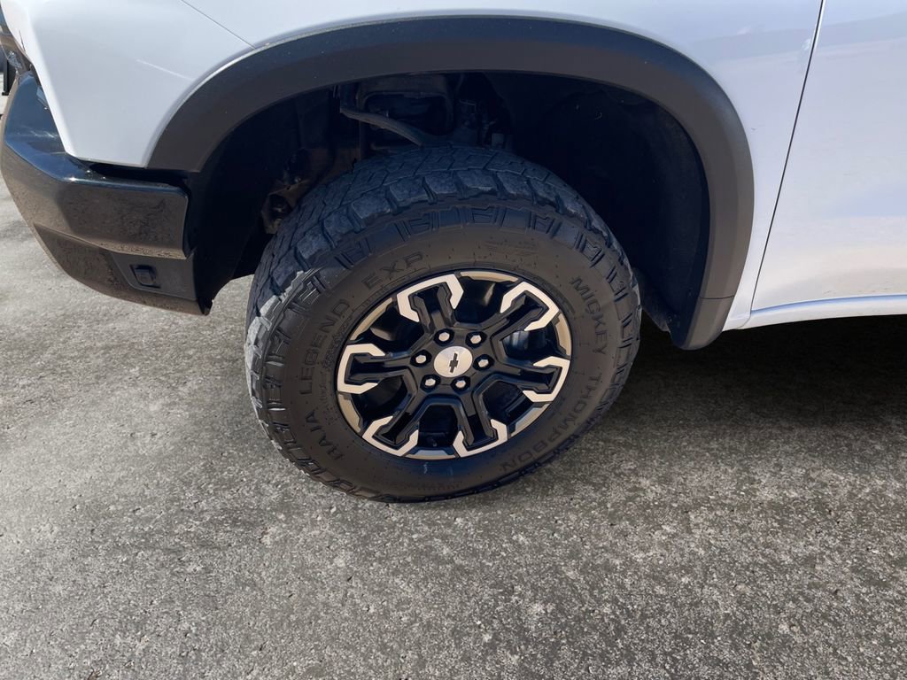 Used 2024 Chevrolet Silverado 1500 ZR2 image 9