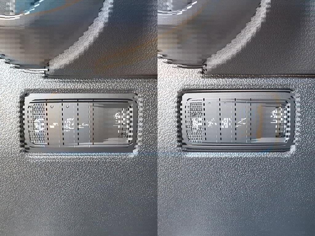 New 2026 Chevrolet Equinox EV RS image 17