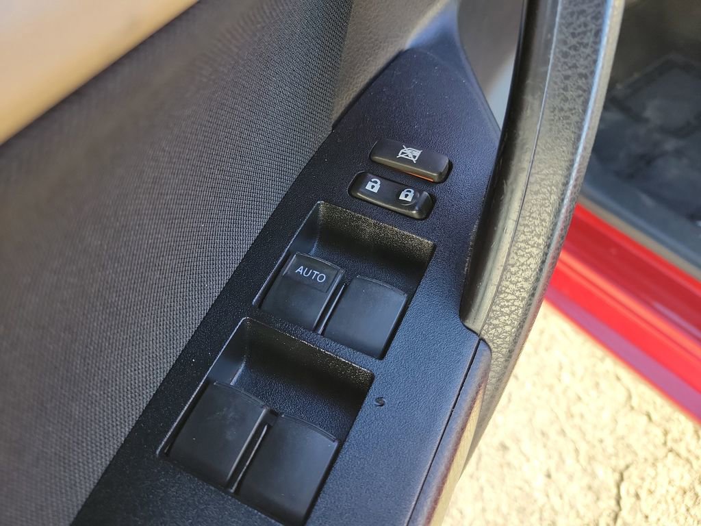 Used 2015 Toyota Corolla LE image 15