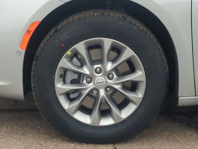 New 2026 Chrysler Pacifica Limited AWD/4WD image 14