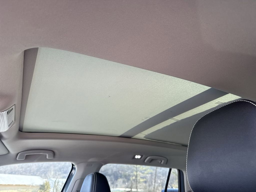 Certified 2025 Volkswagen Atlas SEL image 11