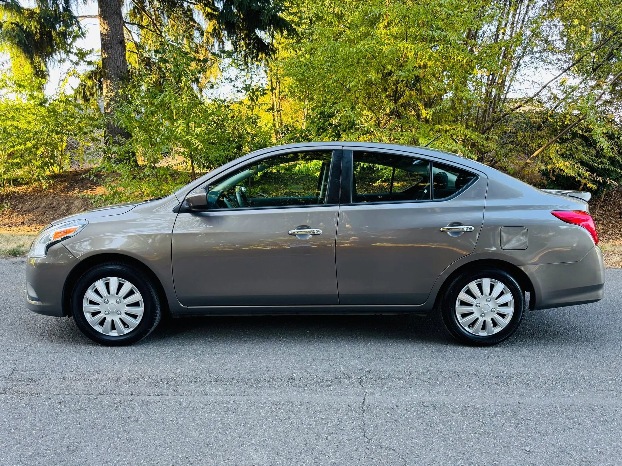 Used 2015 Nissan Versa SV image 2
