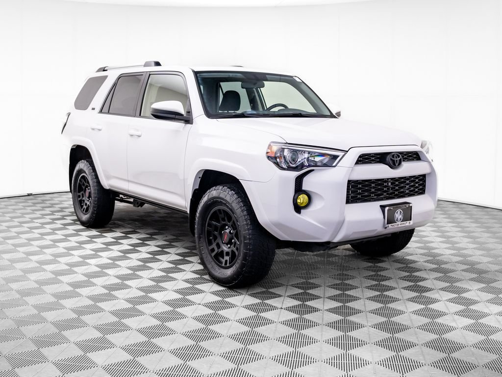 Used 2019 Toyota 4Runner SR5 AWD/4WD image 9