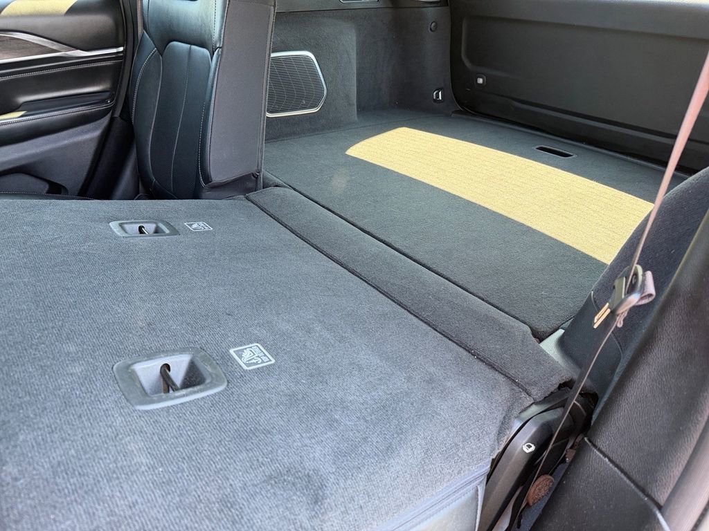 Used 2023 Jeep Grand Cherokee Overland AWD/4WD image 14