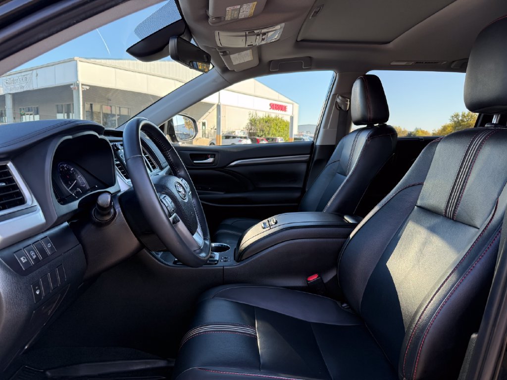 Used 2019 Toyota Highlander SE AWD/4WD image 18
