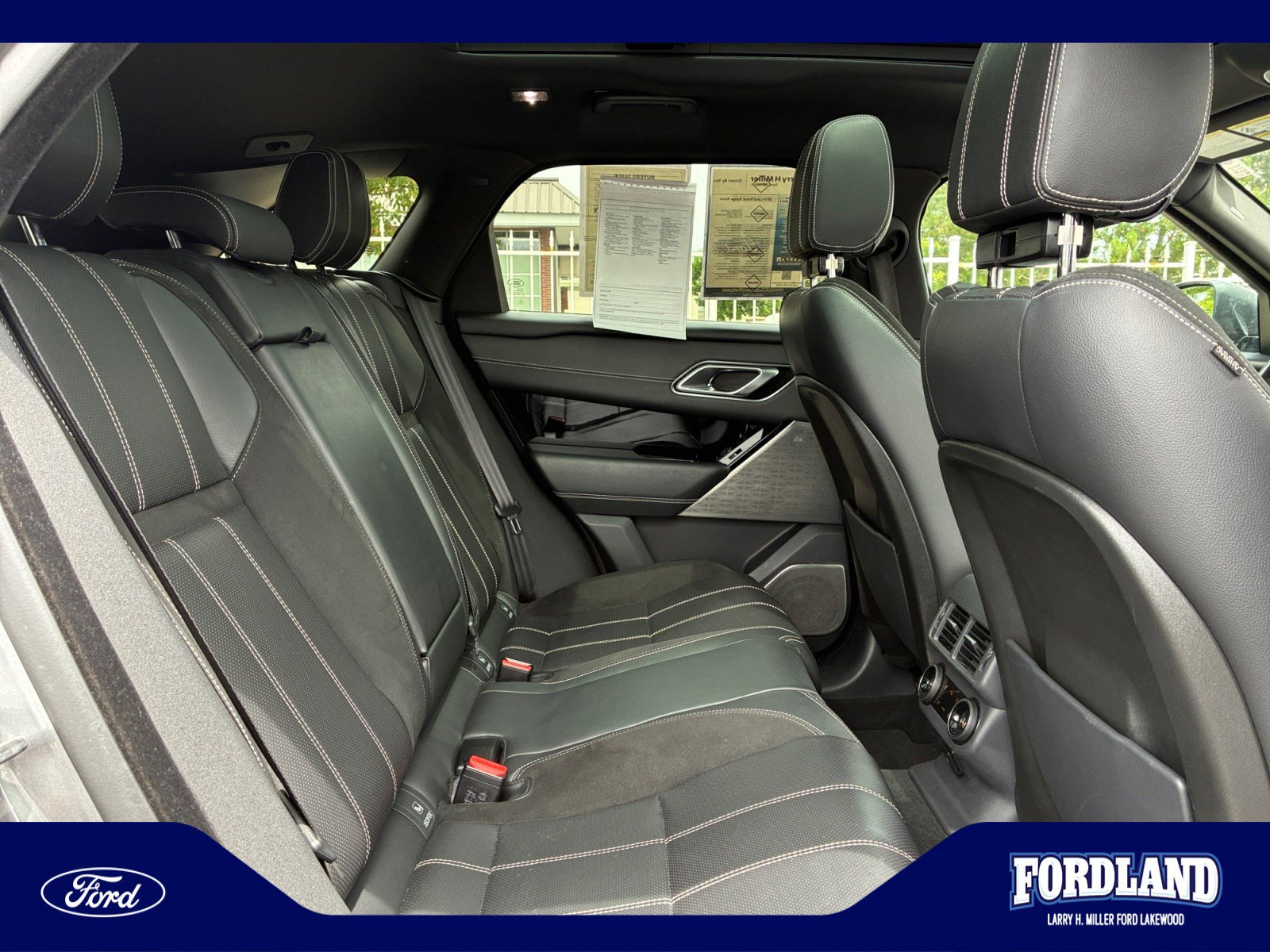Used 2019 Land Rover Range Rover Velar R-Dynamic SE AWD/4WD image 18