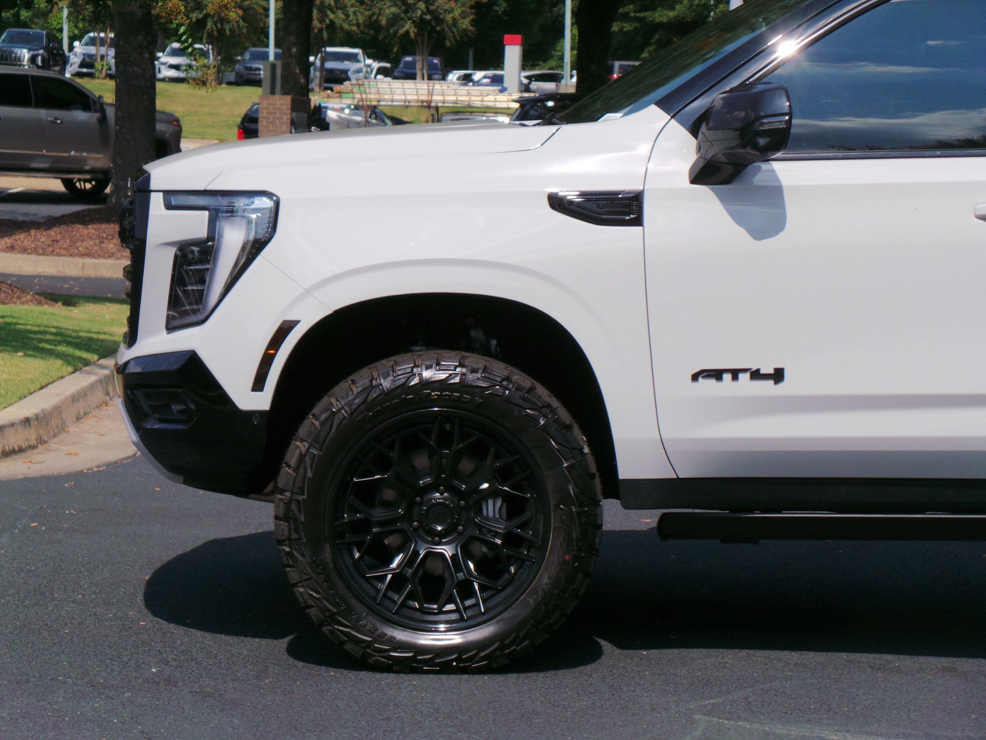 Used 2026 GMC Yukon AT4 AWD/4WD image 29