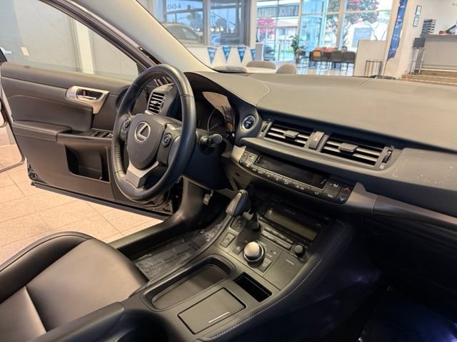 Used 2016 Lexus CT 200h FWD image 2