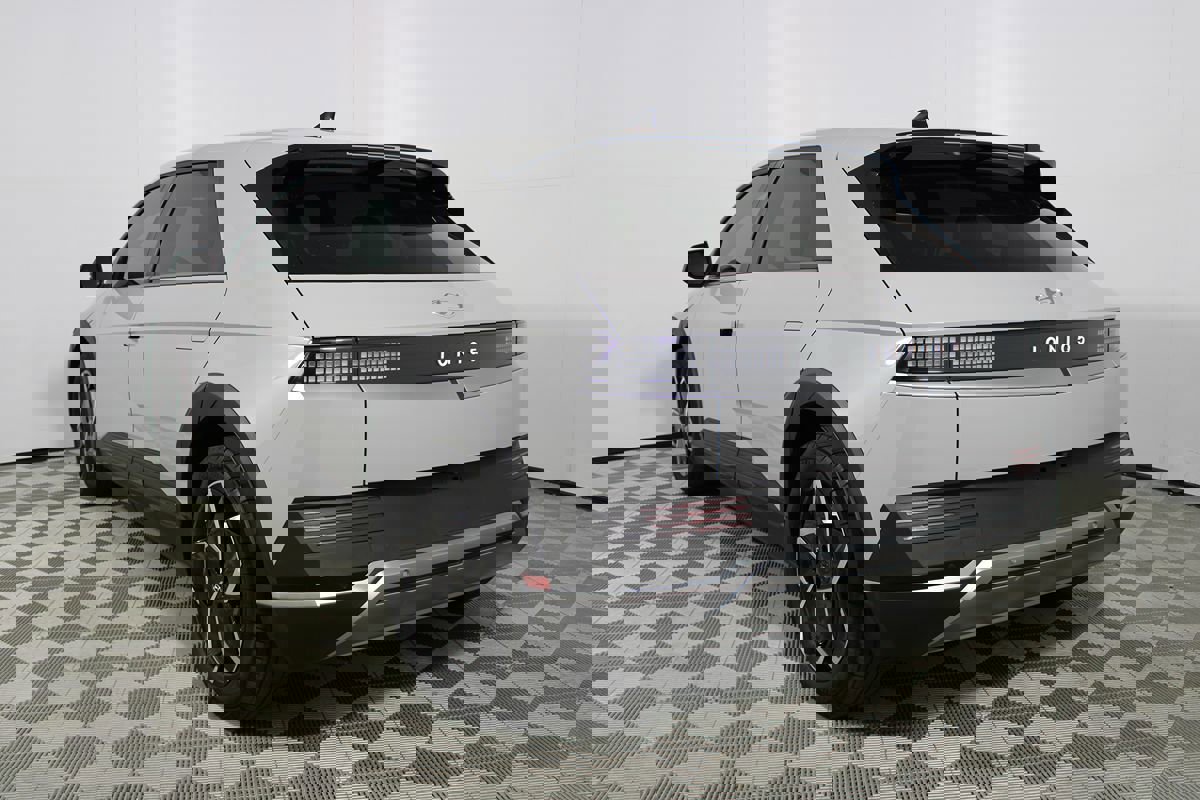 Used 2024 Hyundai Ioniq 5 SE image 26