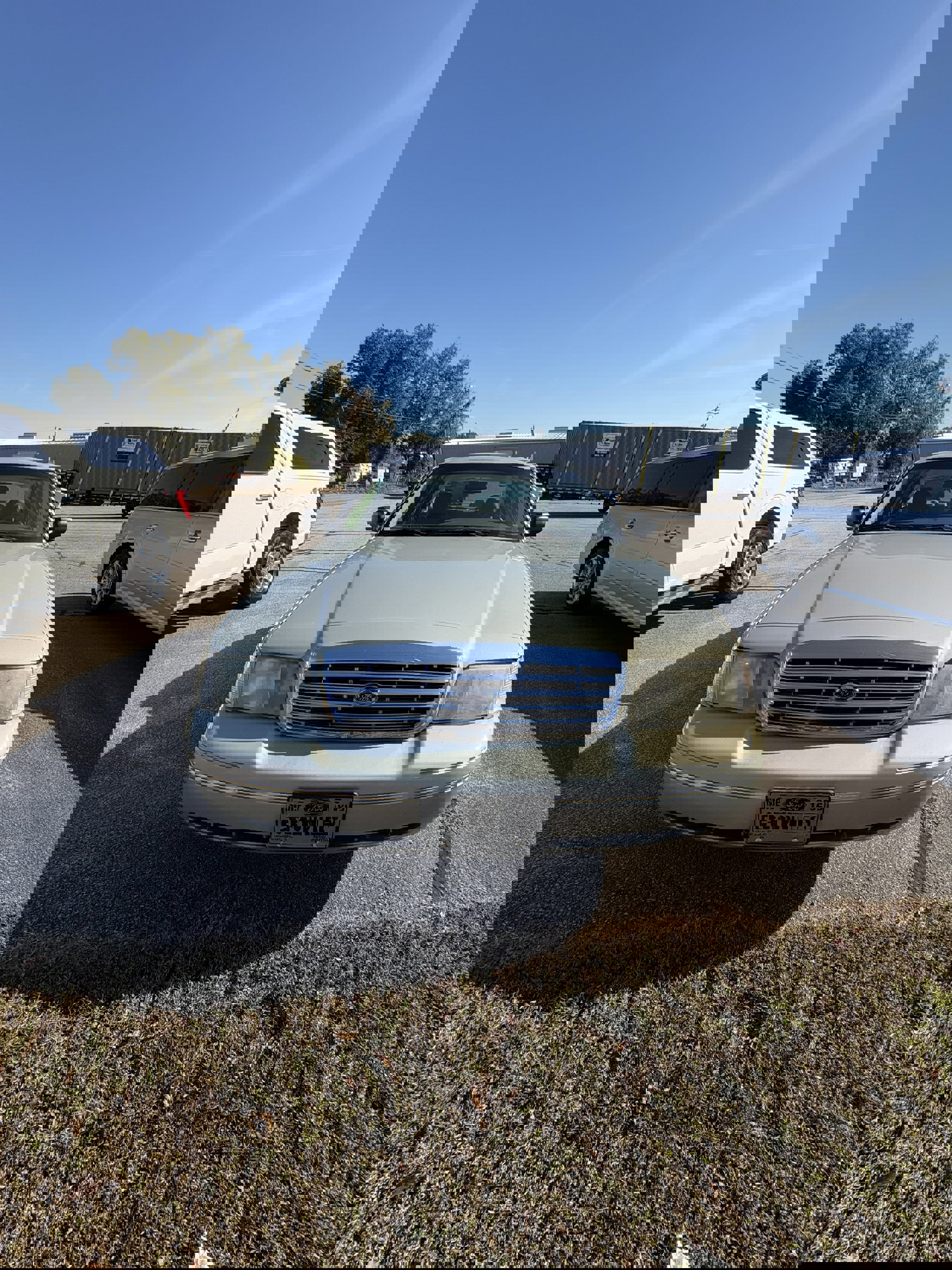 Used 2004 Ford Crown Victoria Police Interceptor image 3