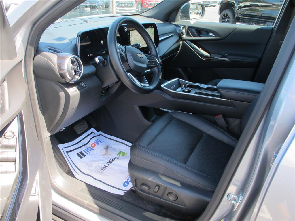 Used 2026 Chevrolet Equinox LT w/ Convenience Package II FWD image 9