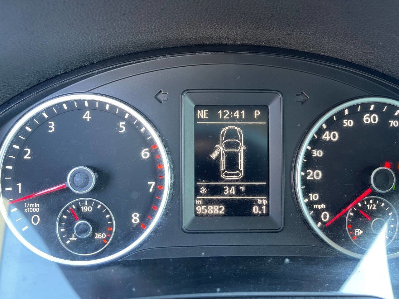 Used 2013 Volkswagen Tiguan SE image 17