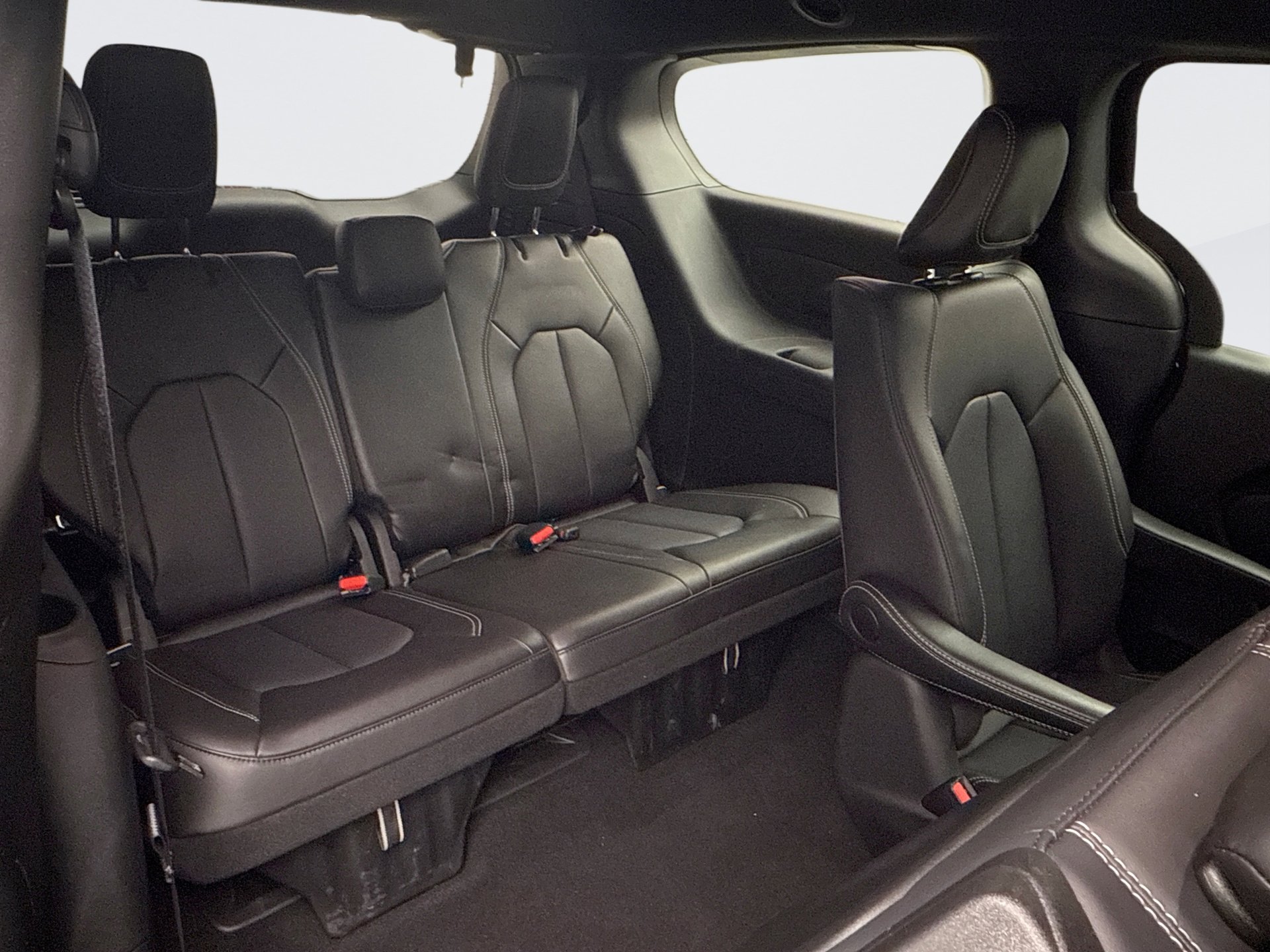 Used 2025 Chrysler Pacifica Select image 19