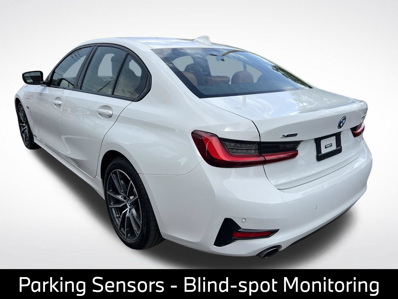 Used 2022 BMW 330e xDrive w/ Driving Assistance Package AWD/4WD image 6