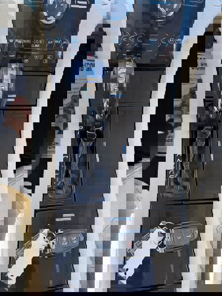 Used 2017 Ford Taurus Limited image 17