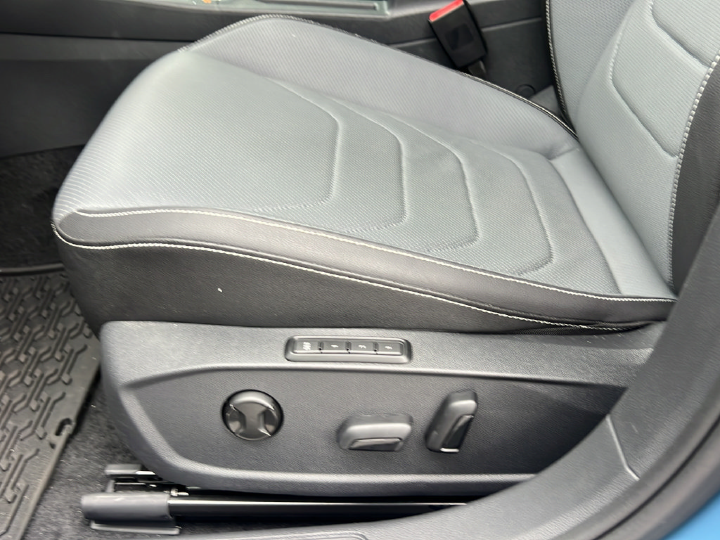 Used 2025 Volkswagen Jetta SEL FWD image 21