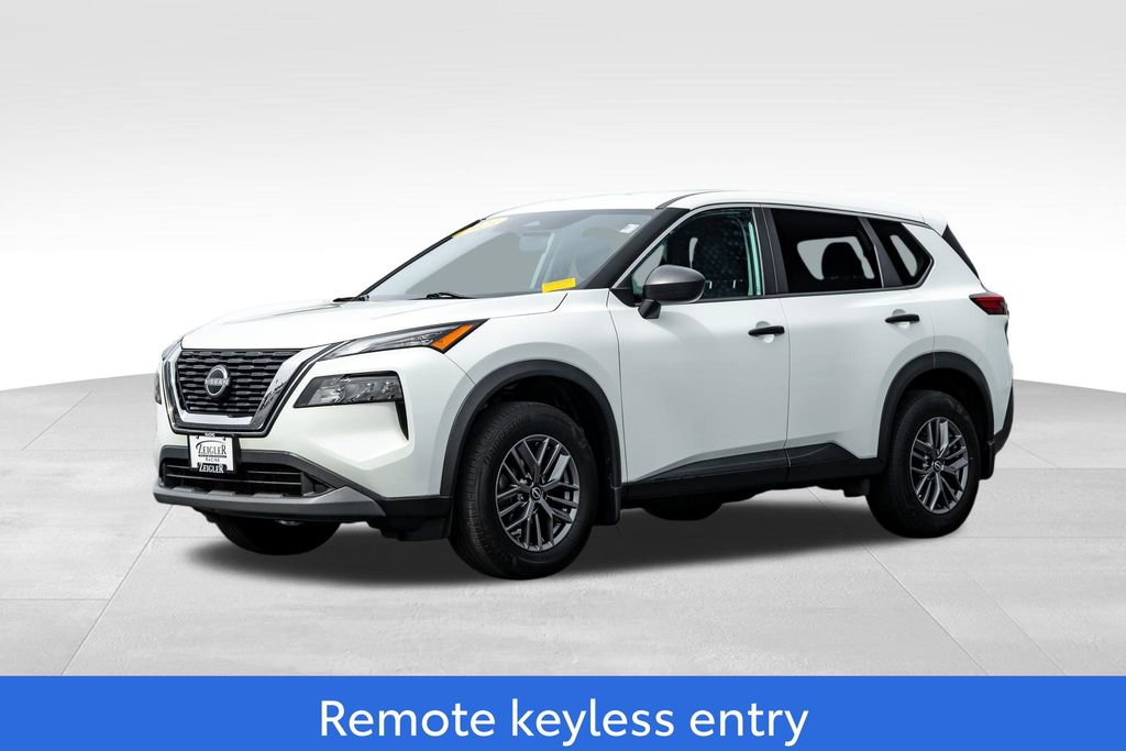 Used 2023 Nissan Rogue S AWD/4WD image 3