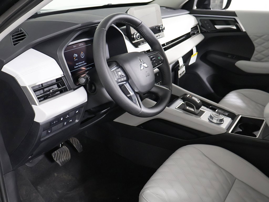 New 2025 Mitsubishi Outlander SEL image 29