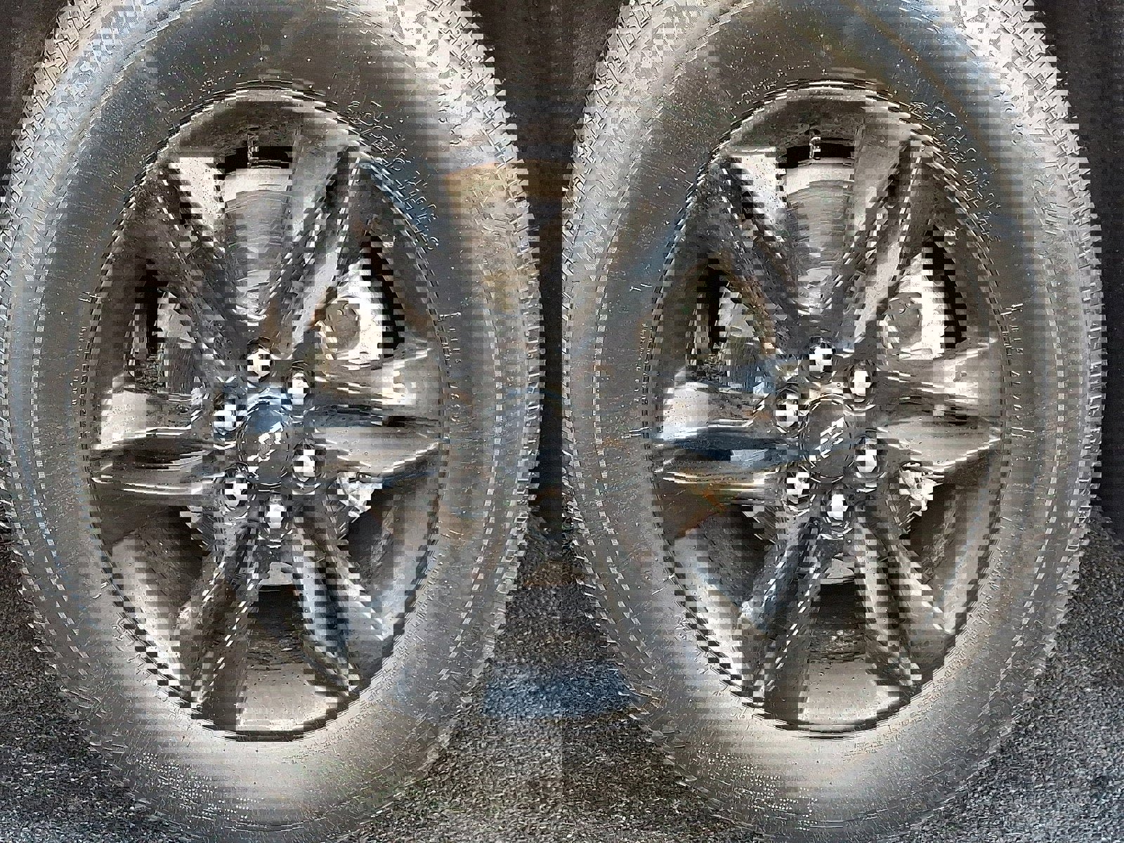 Used 2023 Chevrolet Traverse LT w/ Midnight/Sport Edition image 7