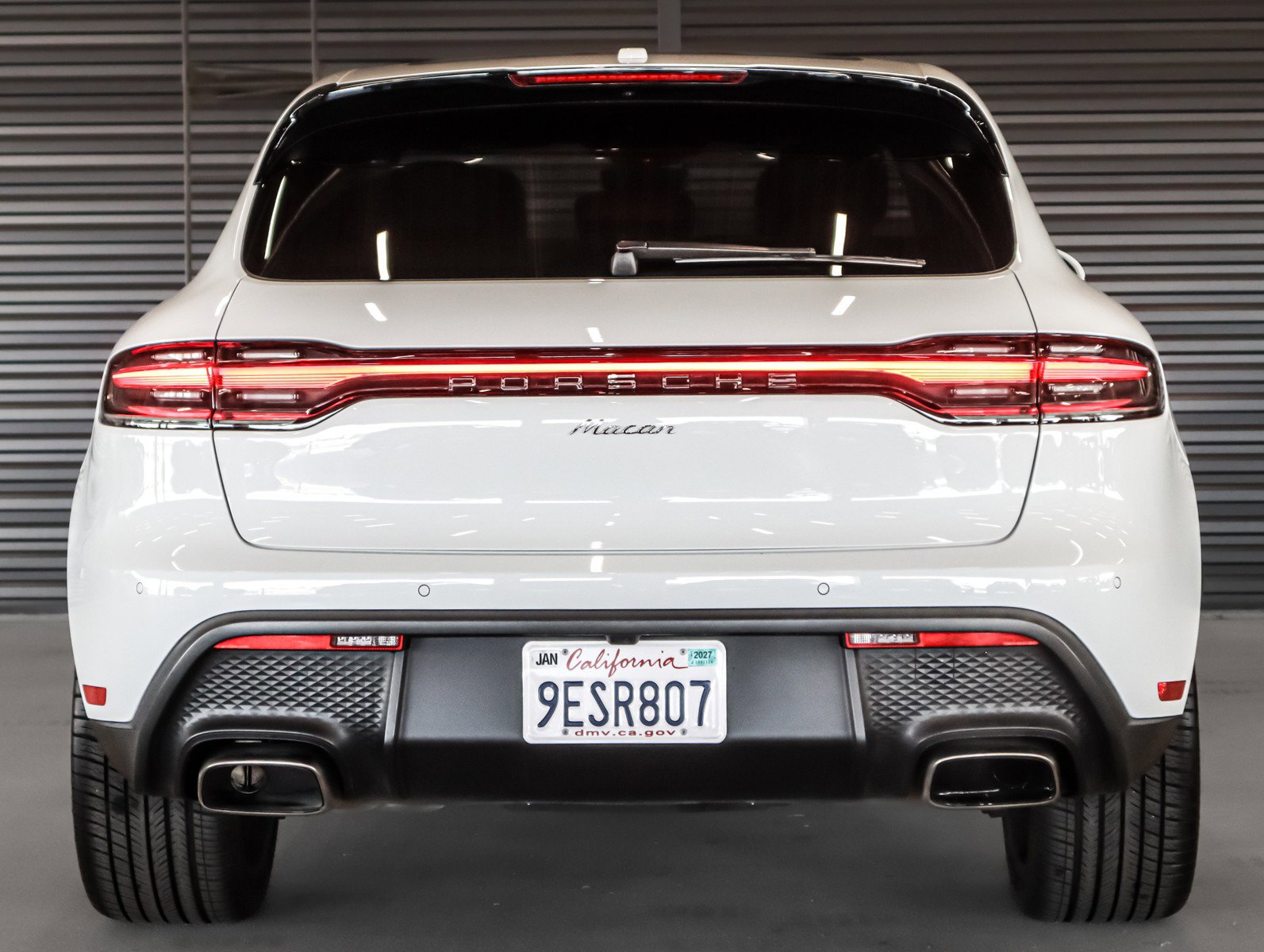 Certified 2023 Porsche Macan AWD/4WD image 9