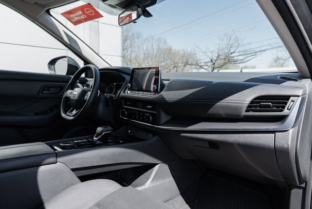 Certified 2025 Nissan Rogue S image 27